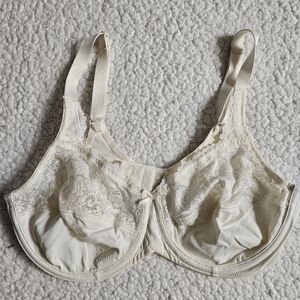 Lilyette Bra 38C Back Smoothing White Satin Underwire